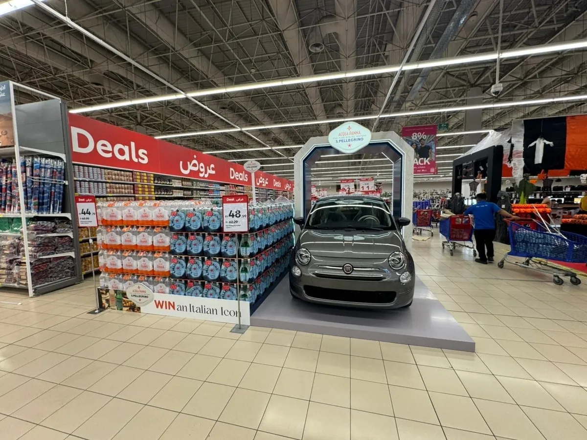 Acqua Panna and S.Pellegrino Win an Italian Icon display with a Fiat 500 in a supermarket (1)