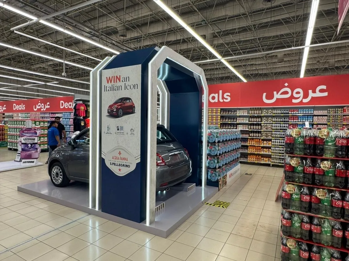 Acqua Panna and S.Pellegrino Win an Italian Icon display with a Fiat 500 in a supermarket (2)