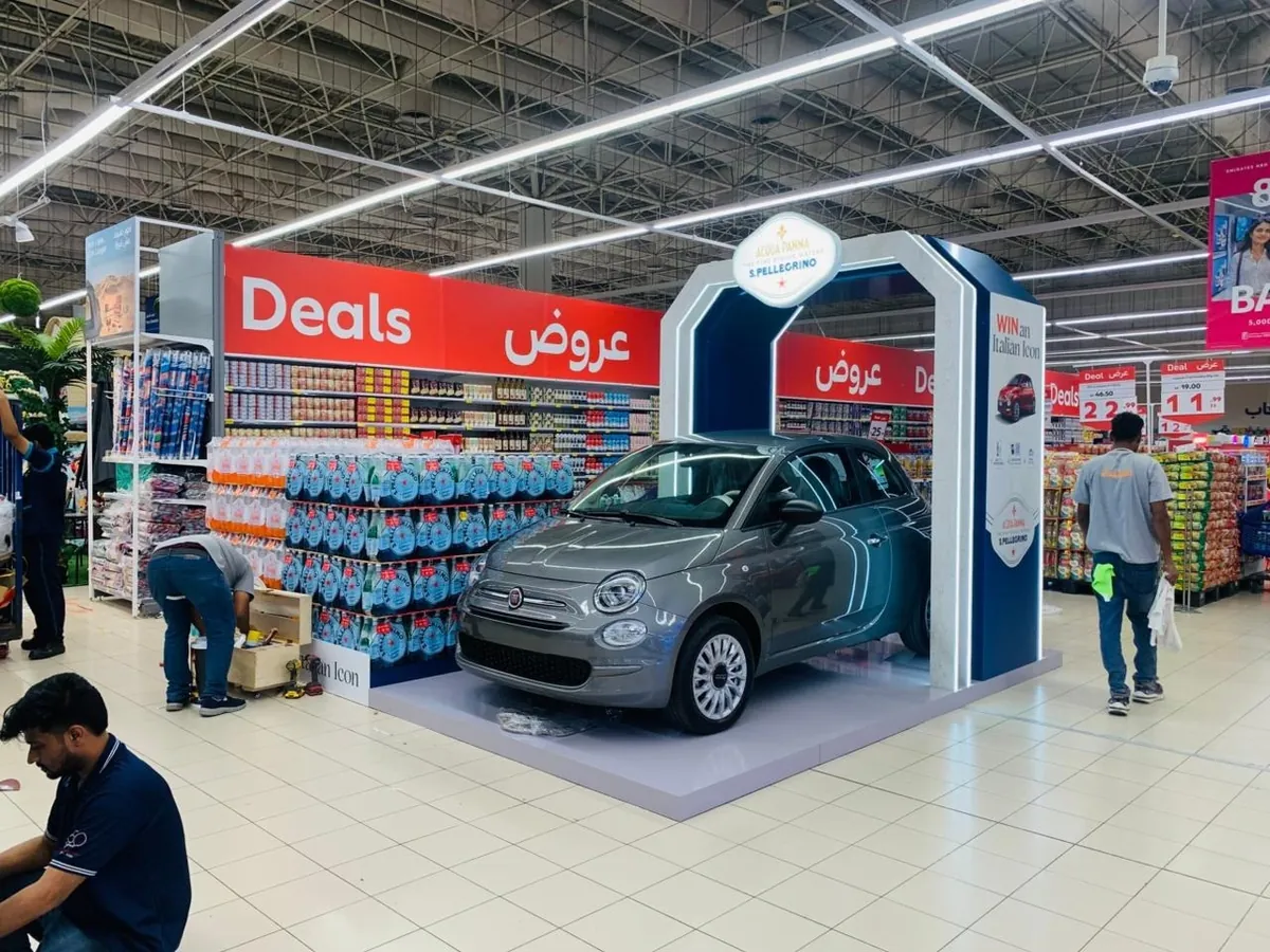 Acqua Panna and S.Pellegrino Win an Italian Icon display with a Fiat 500 in a supermarket (3)