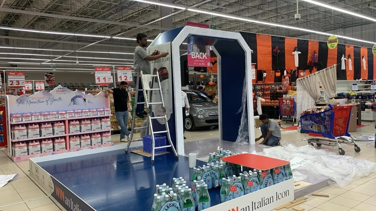 Acqua Panna and S.Pellegrino Win an Italian Icon display with a Fiat 500 in a supermarket (5)