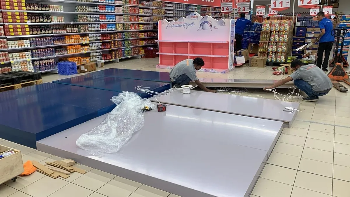 Acqua Panna and S.Pellegrino Win an Italian Icon display with a Fiat 500 in a supermarket (6)