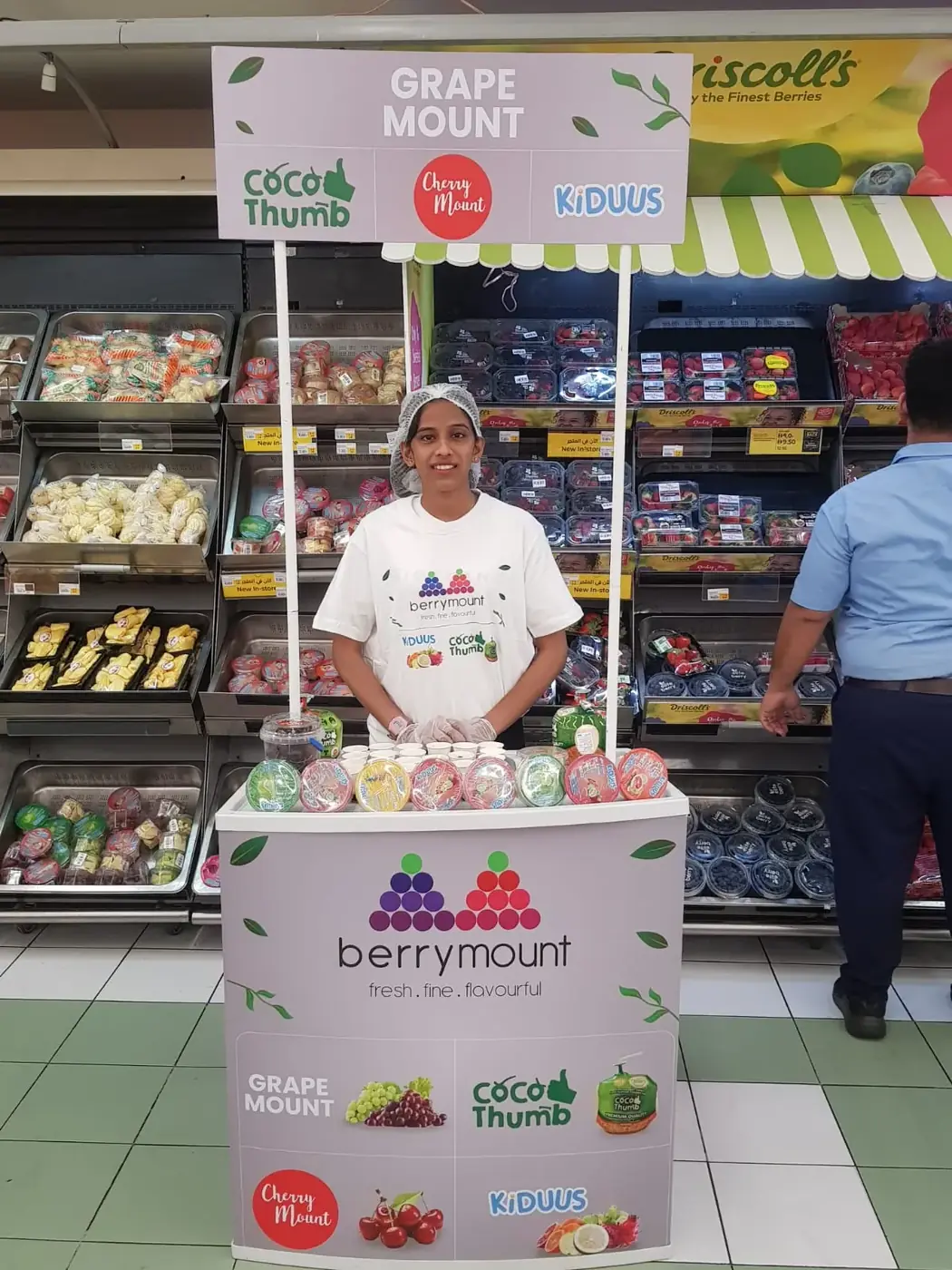 Promoter at a Berrymount sampling stand (3)
