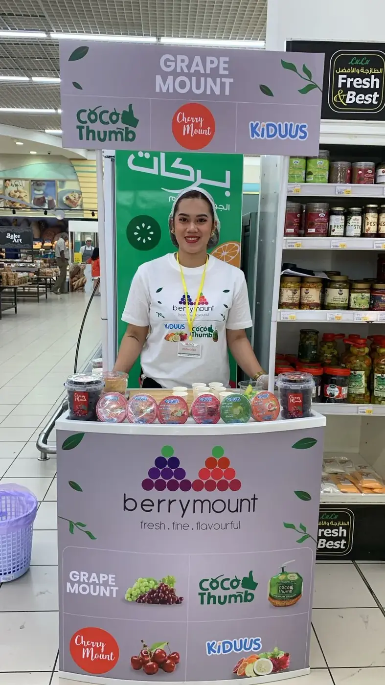 Promoter at a Berrymount sampling stand (4)