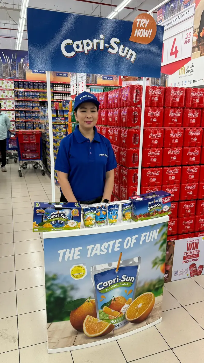 Promoter at a Capri-Sun sampling counter (1)