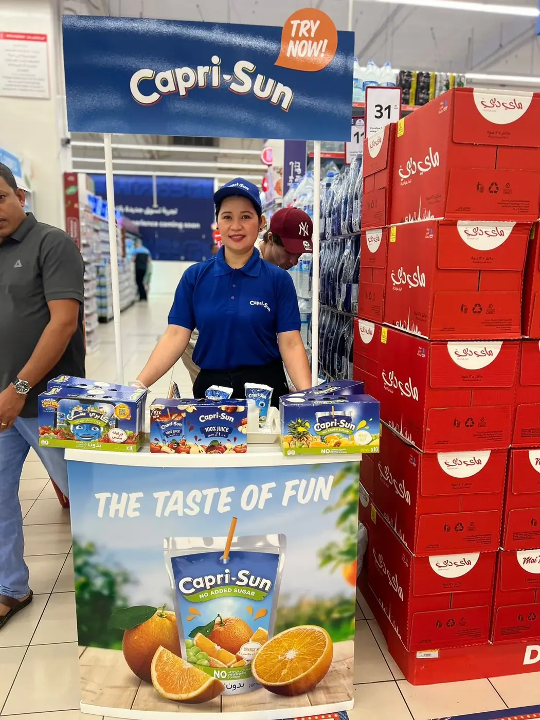 Promoter at a Capri-Sun sampling counter (2)