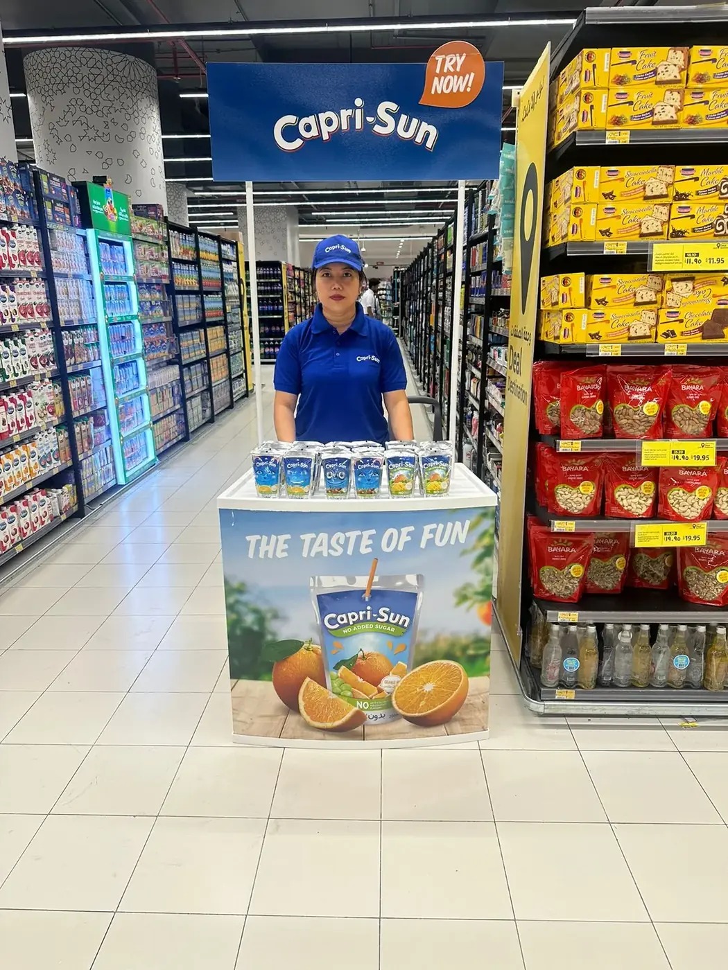 Promoter at a Capri-Sun sampling counter (5)