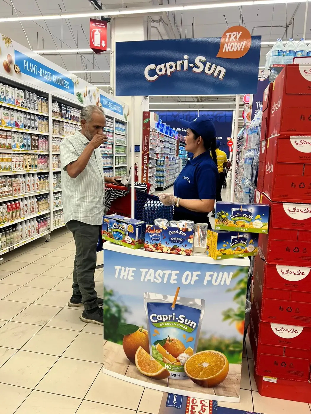 Promoter at a Capri-Sun sampling counter (6)