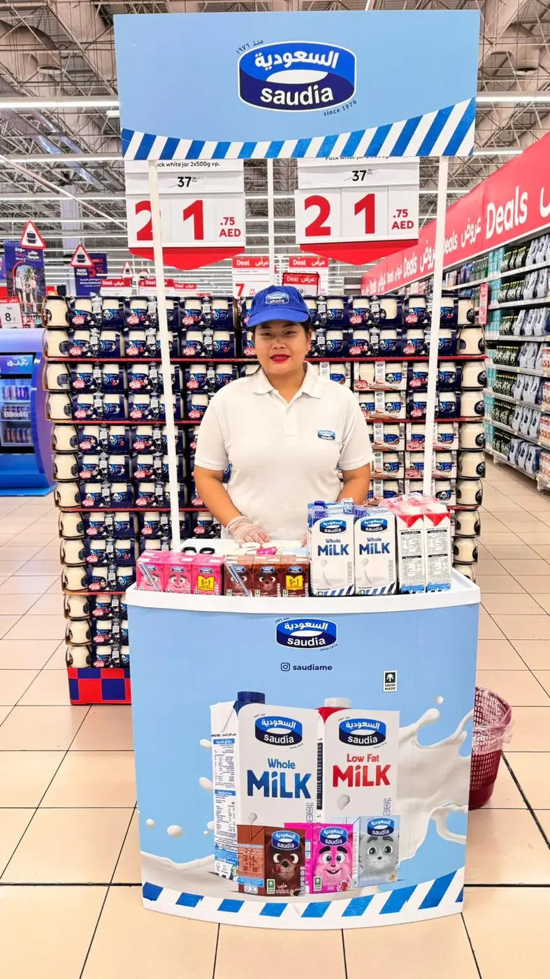 Promoter at a dairy sampling stand (3)