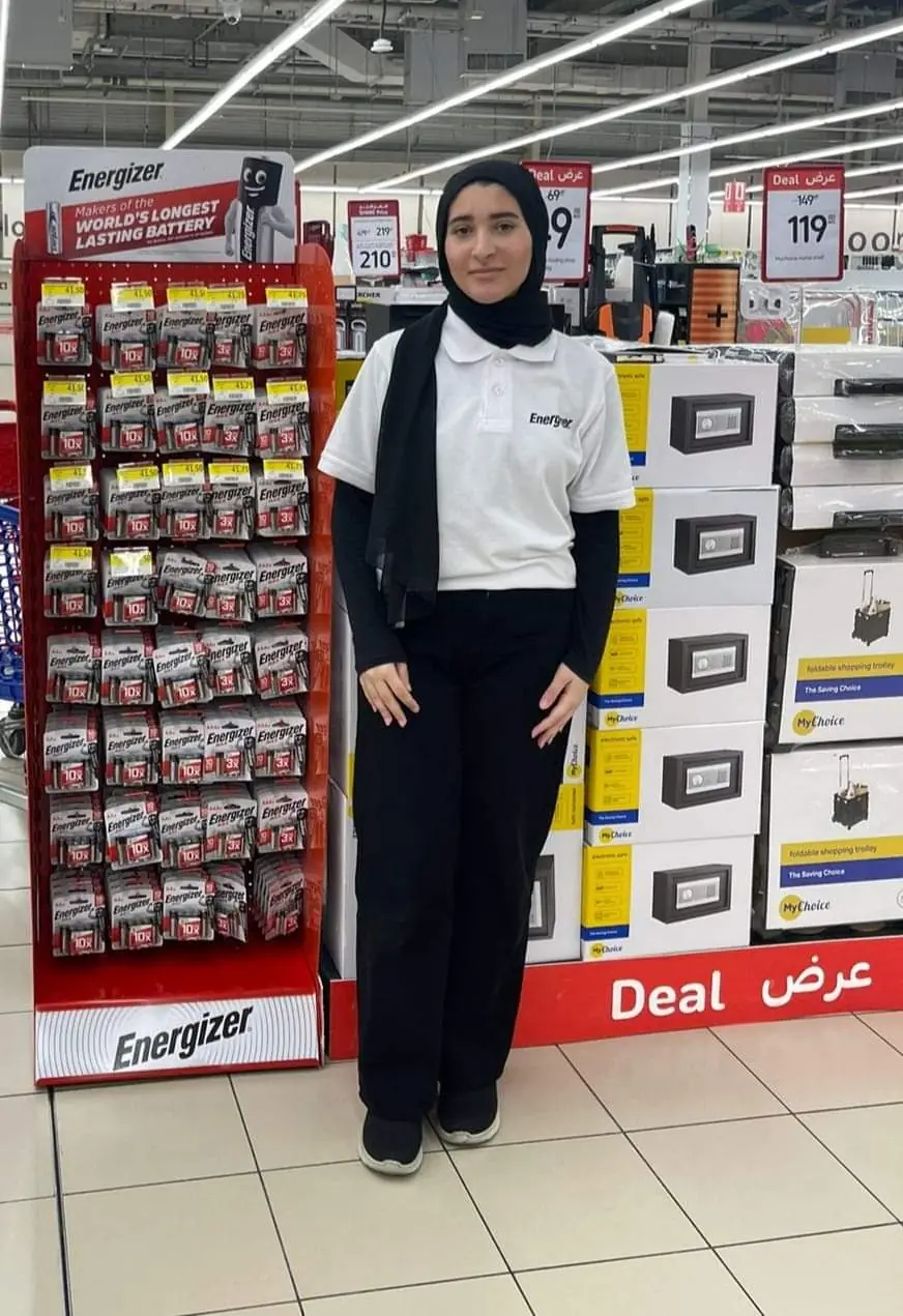 Promoter at an electronics display (3)