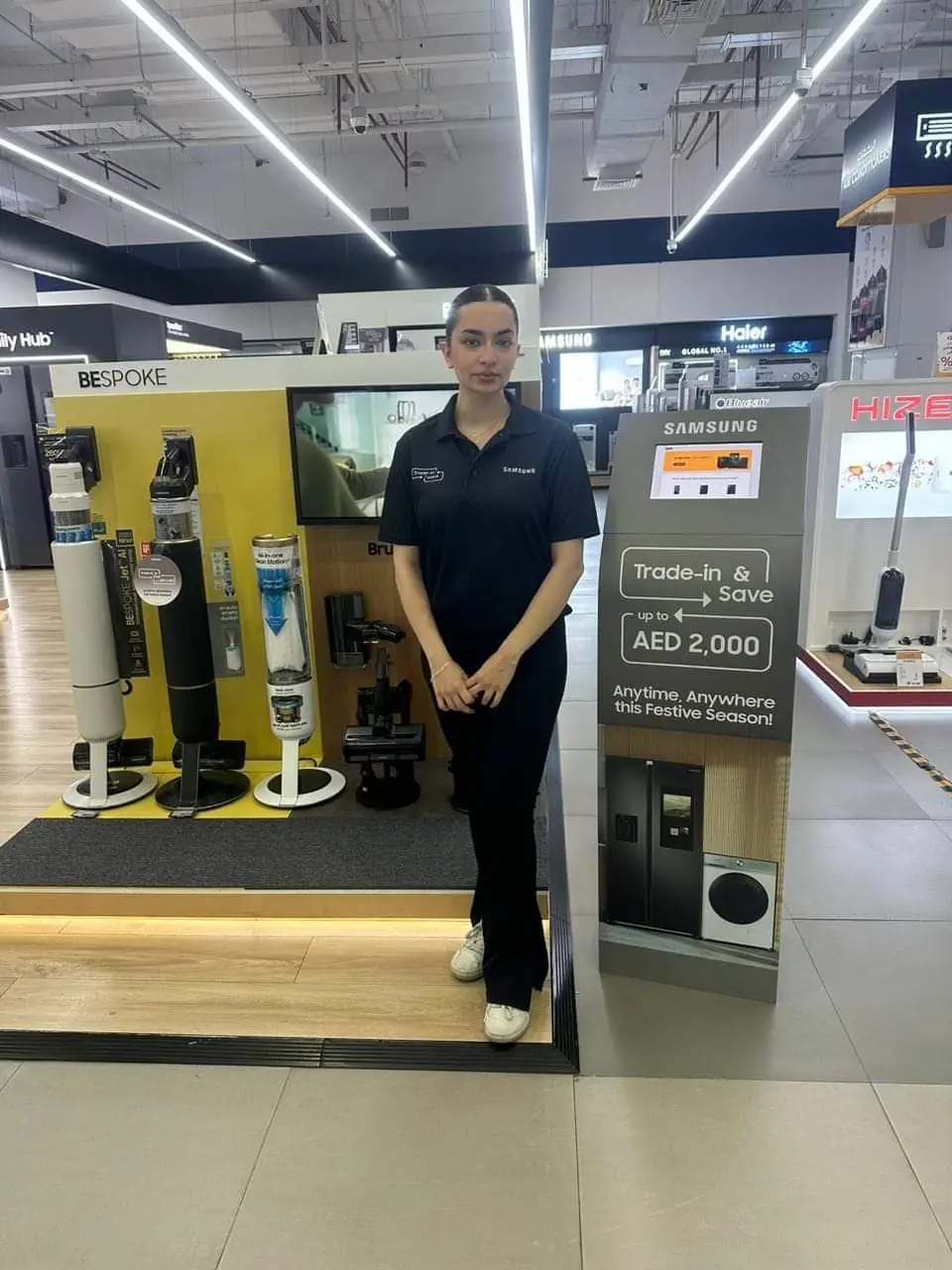 Promoter at an electronics display (4)