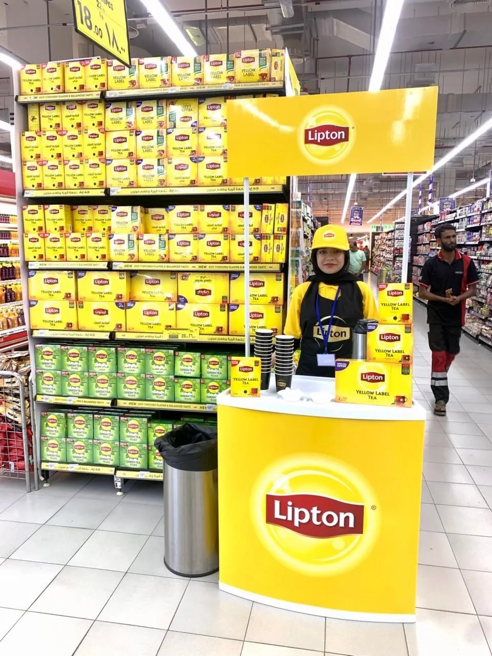 Promoter at a Lipton tasting counter (1)