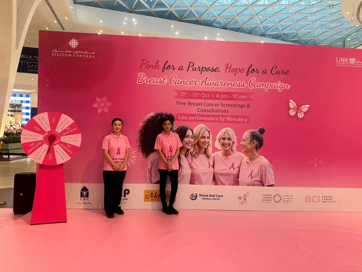Visitors at a mall event (1)