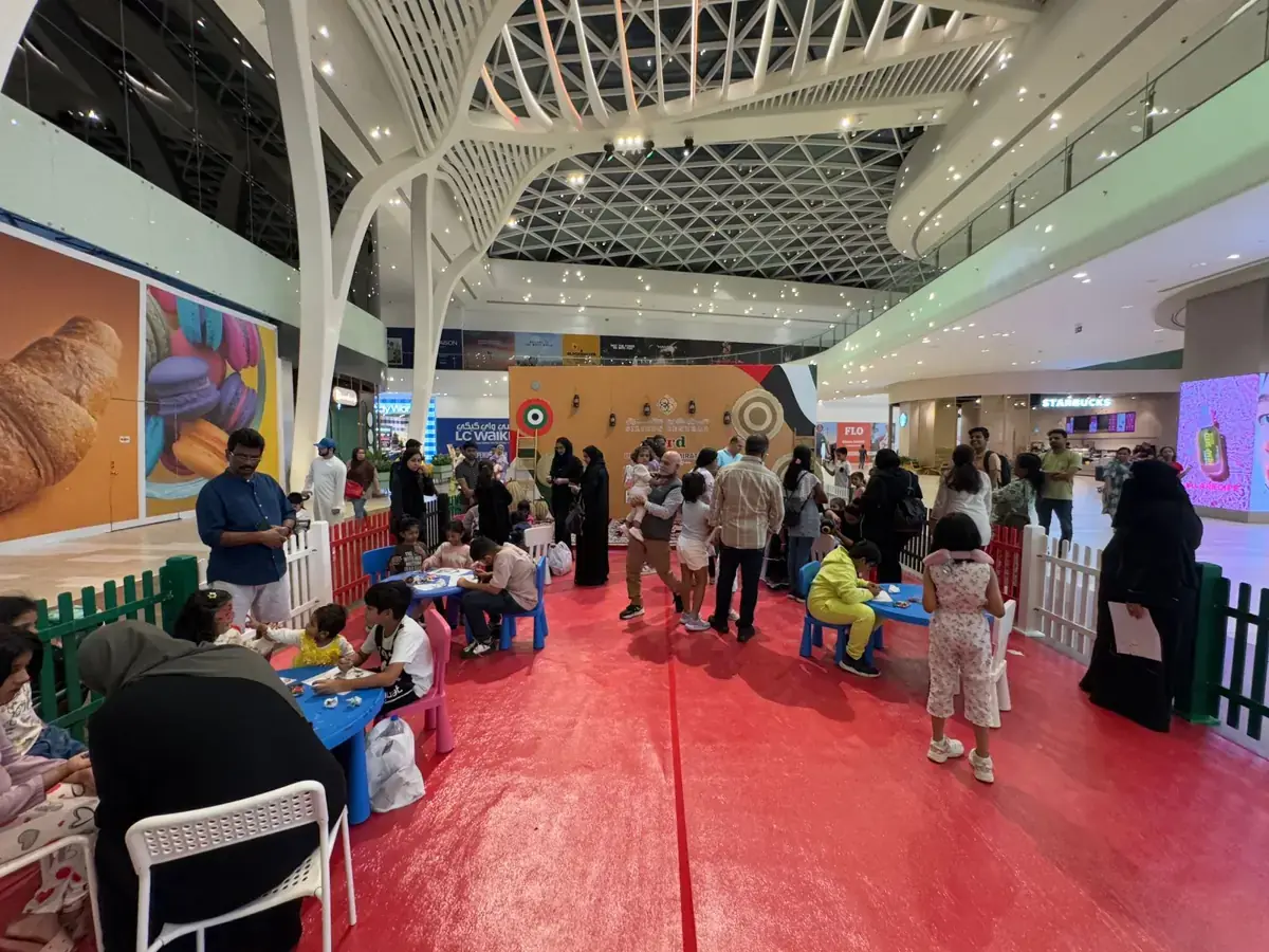 Visitors at a mall event (3)