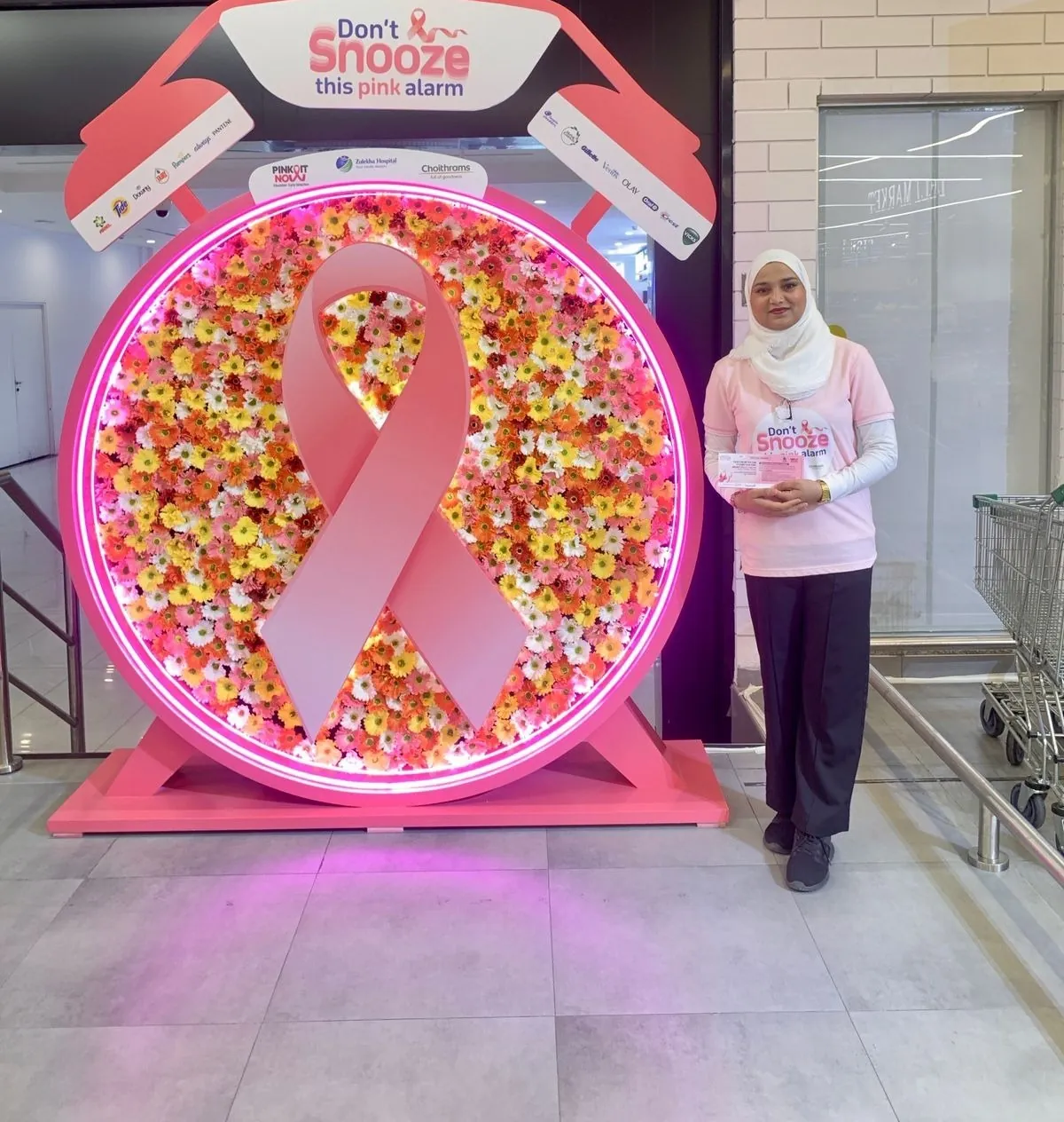 Promoter at the pink alarm awareness display in a supermarket (1)