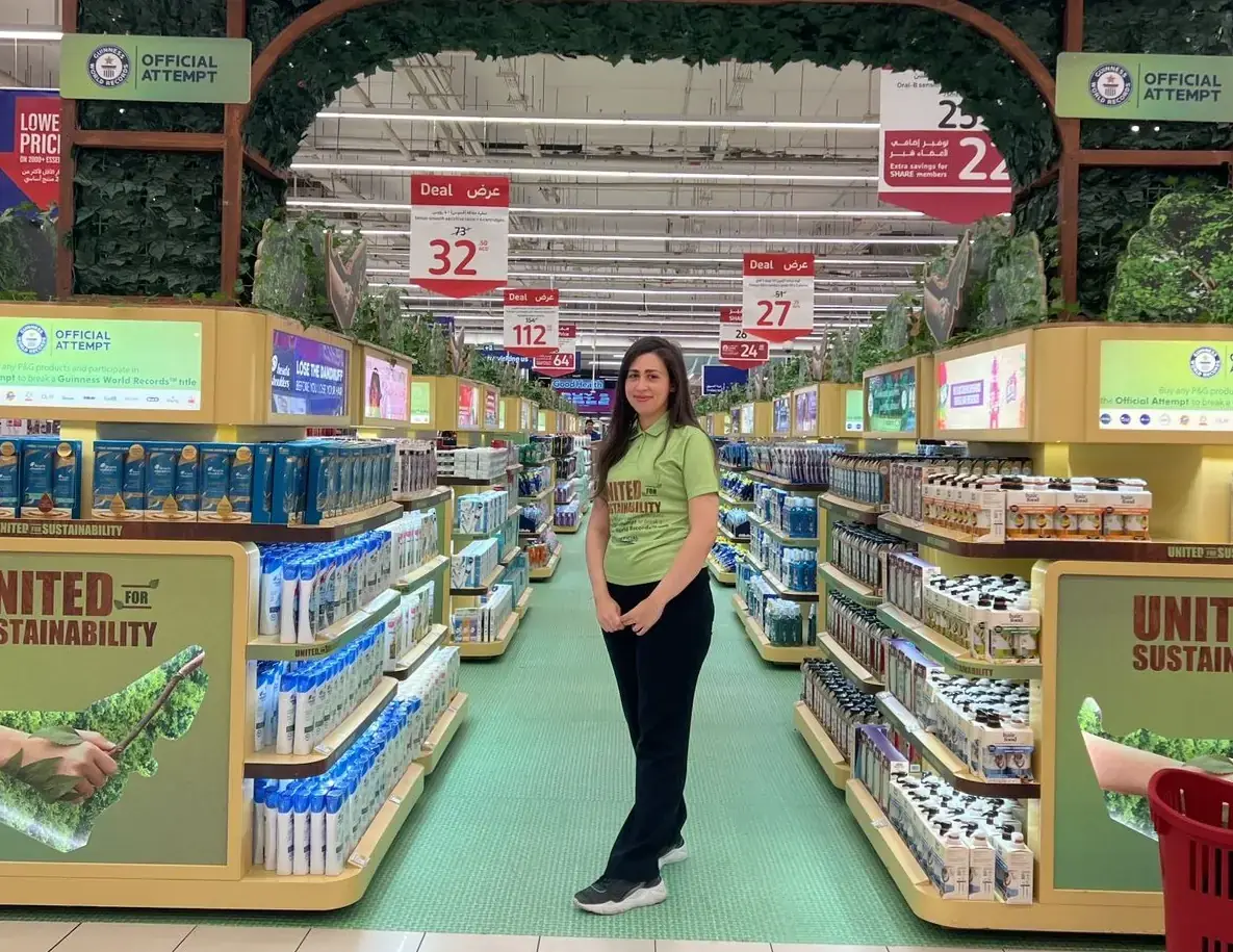 Promoter at the Together for Sustainability supermarket display (1)
