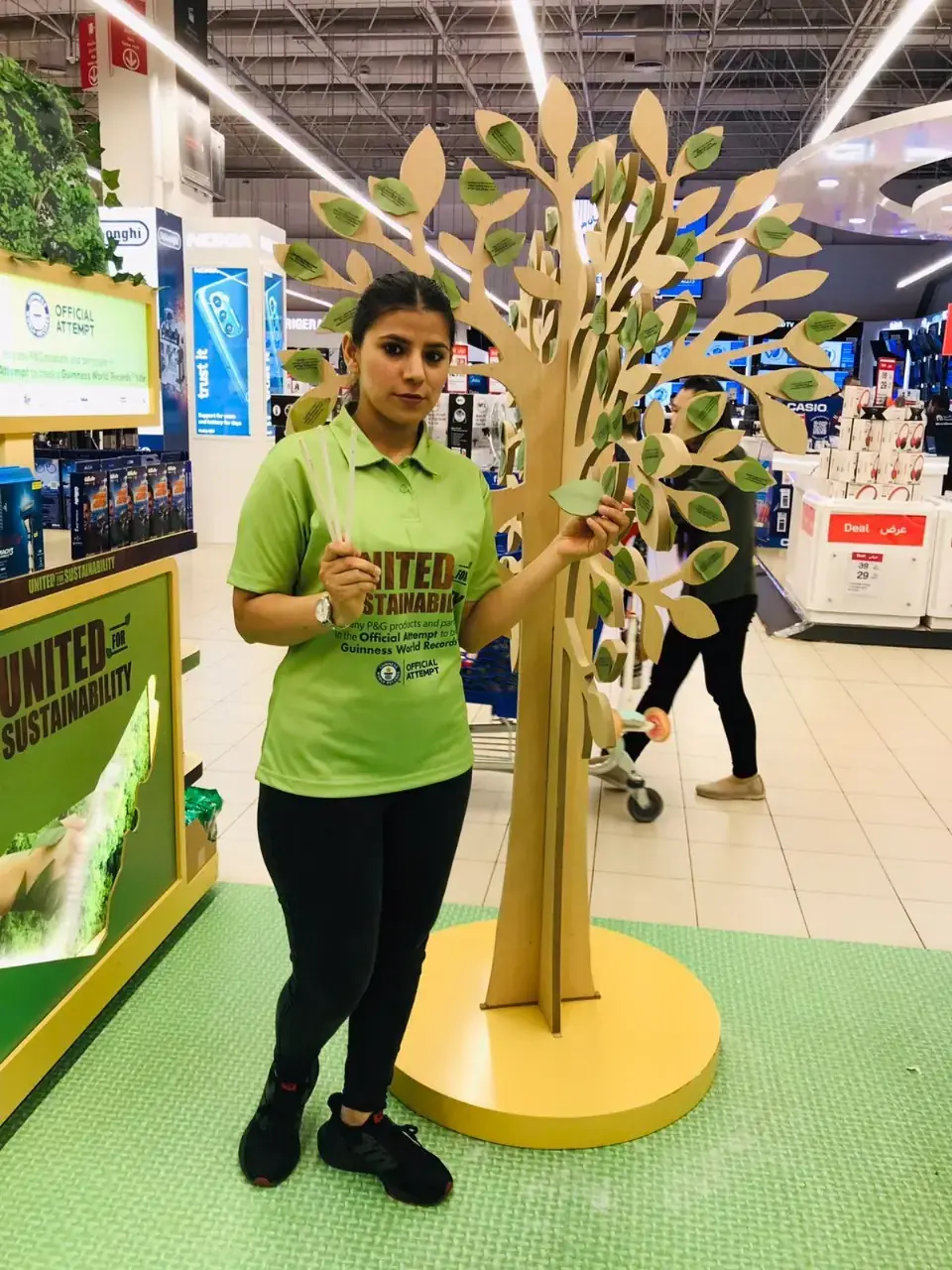 Promoter at the Together for Sustainability supermarket display (3)