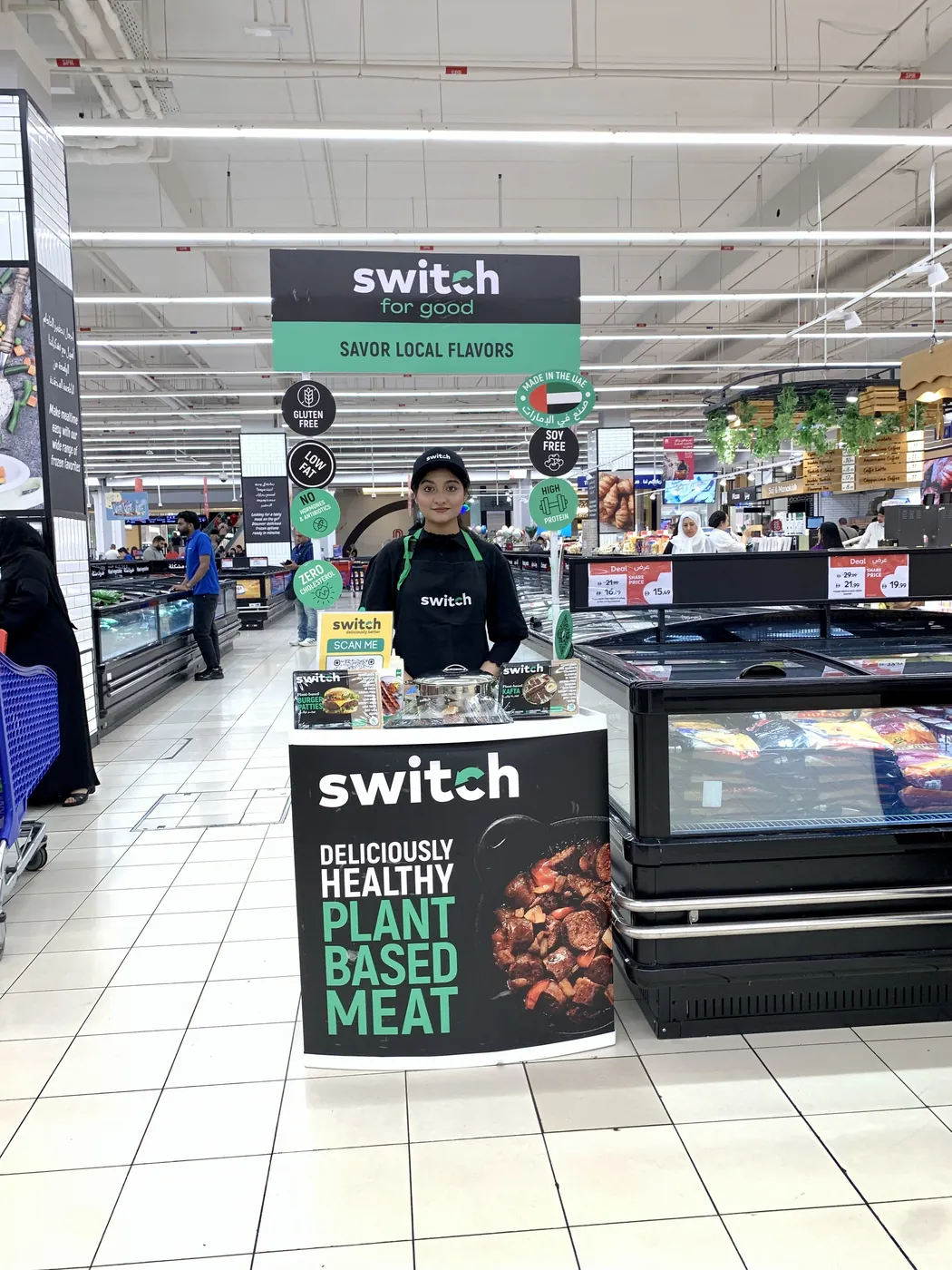 Promoter at a Switch plant-based meat counter (2)